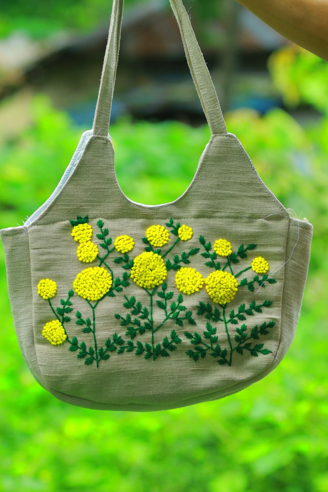 হাতের কাজের ফ্লোরাল "ভ্যানিটি ব্যাগ" | আপনার ভ্রমনের বেস্ট সঙ্গী । - Image 5