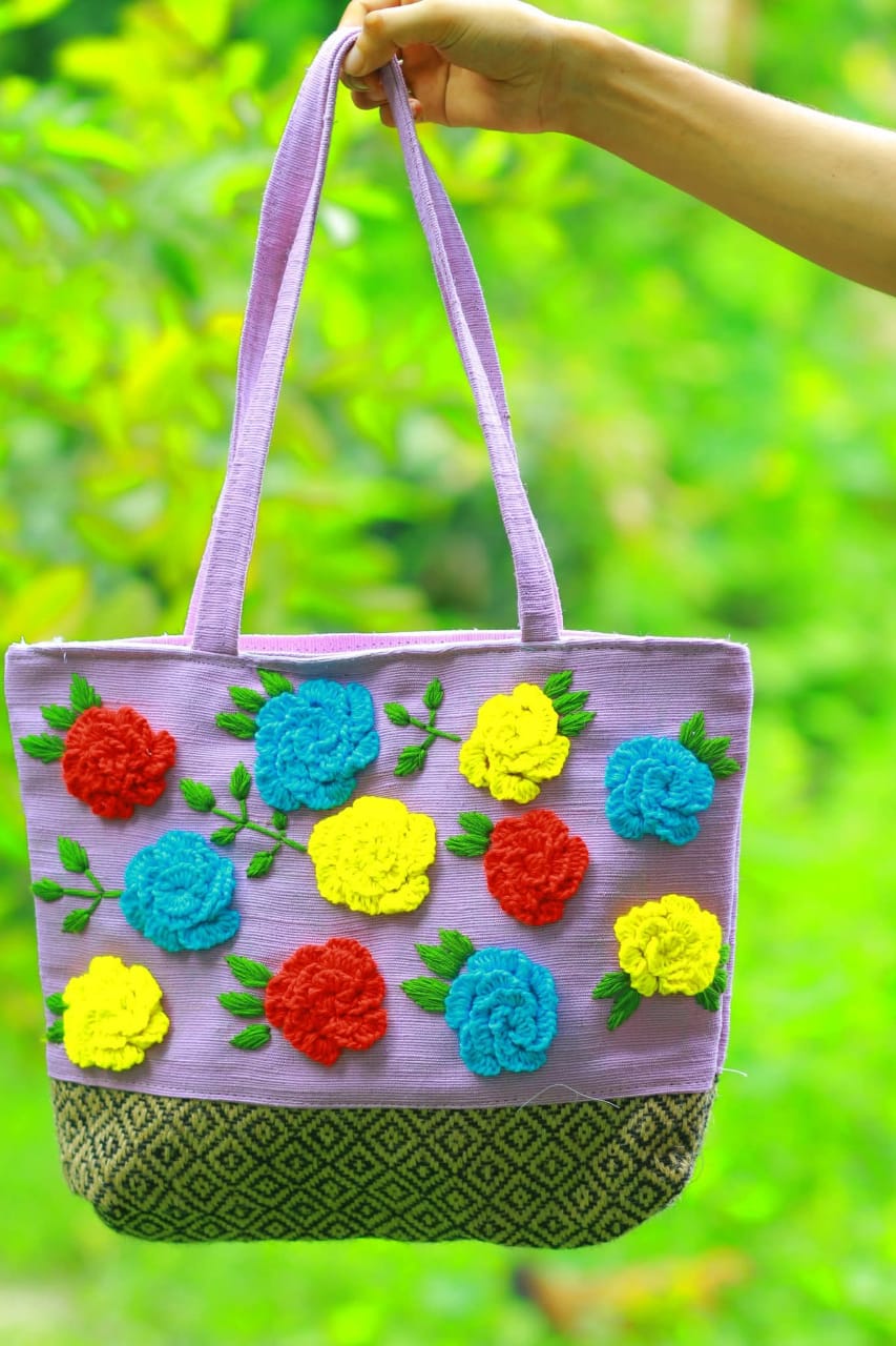 দুই কালার কম্বিনেশনের হাতের কাজের কলেজ ব্যাগ - Image 2