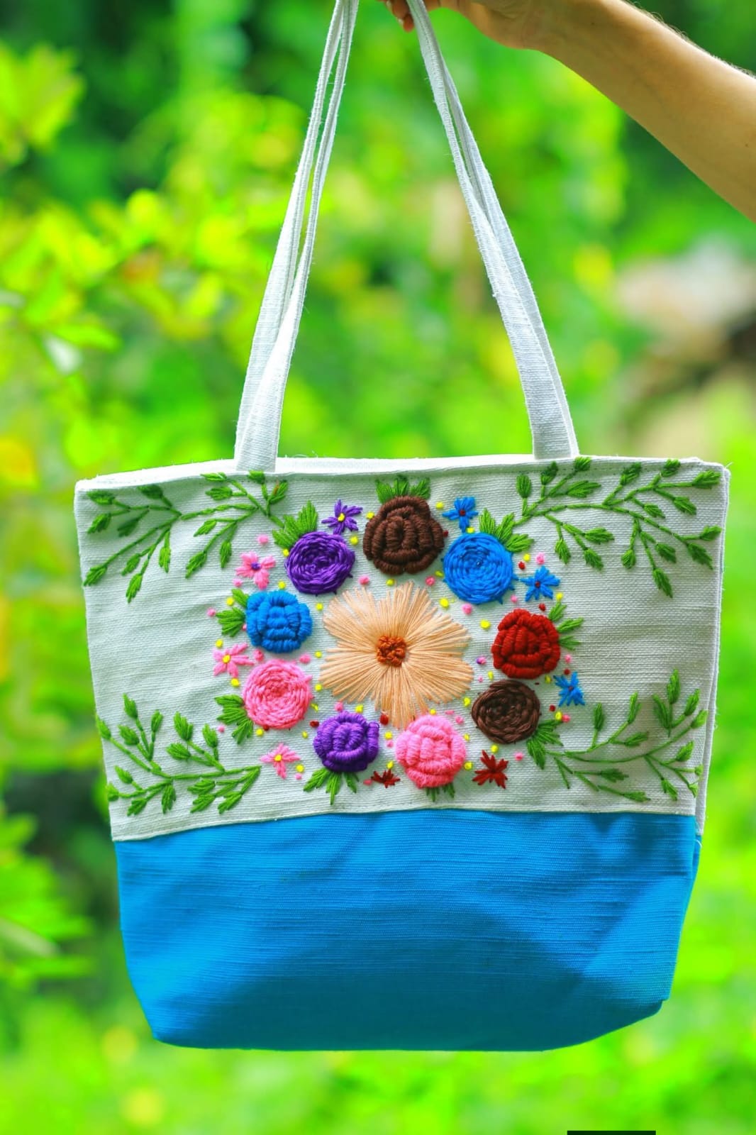 দুই কালার কম্বিনেশনের হাতের কাজের কলেজ ব্যাগ - Image 7