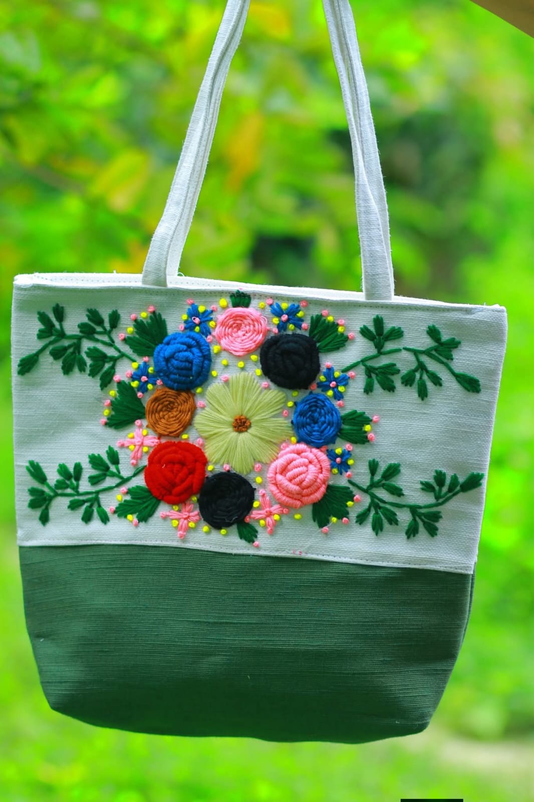 দুই কালার কম্বিনেশনের হাতের কাজের কলেজ ব্যাগ - Image 6