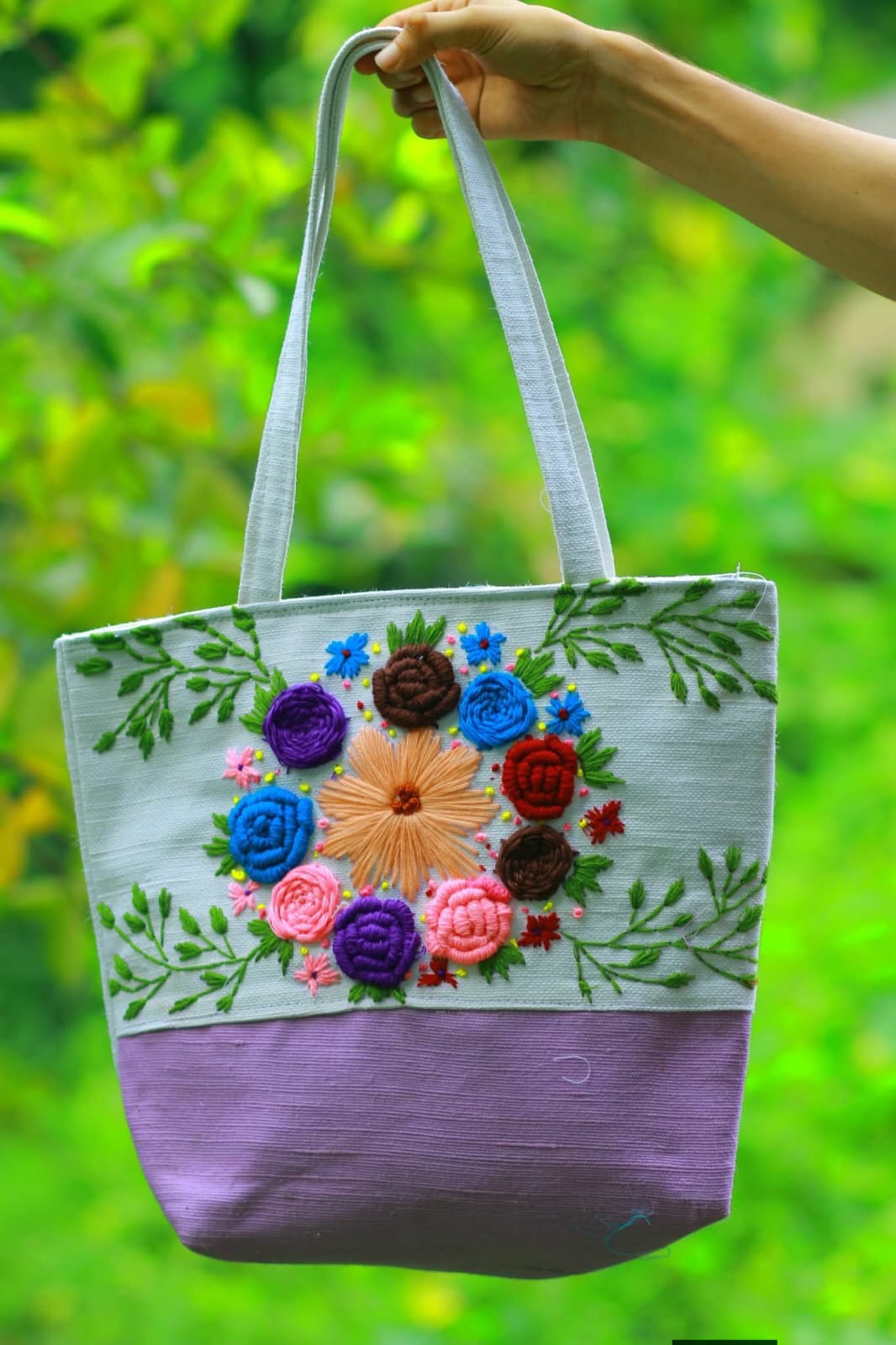 দুই কালার কম্বিনেশনের হাতের কাজের কলেজ ব্যাগ - Image 5