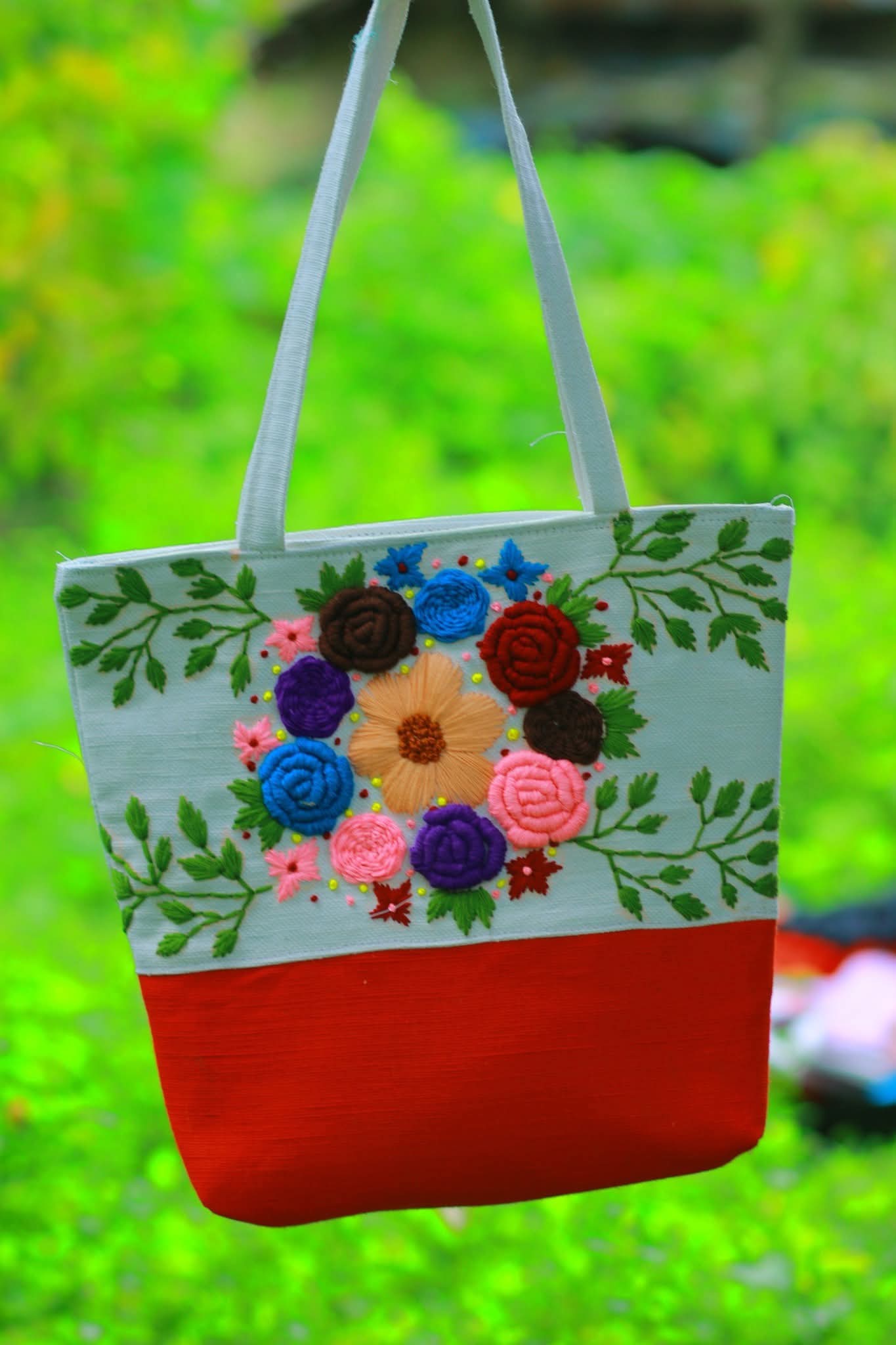 দুই কালার কম্বিনেশনের হাতের কাজের কলেজ ব্যাগ