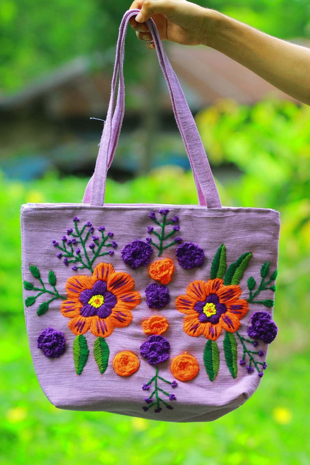 কলেজ ফ্যাশন: হ্যান্ড এমব্রয়ডারি জুট কলেজ ব্যাগ । Ladies Hand Embroidered Jute Tote Bag - Image 4