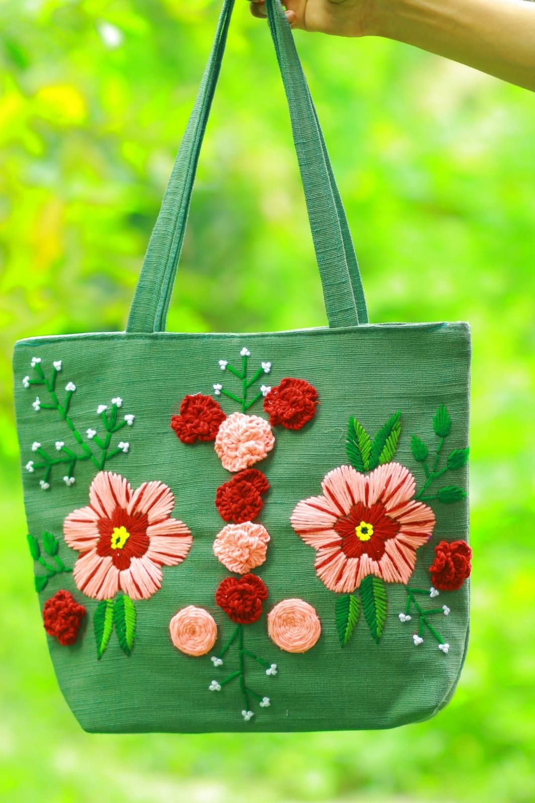 কলেজ ফ্যাশন: হ্যান্ড এমব্রয়ডারি জুট কলেজ ব্যাগ । Ladies Hand Embroidered Jute Tote Bag - Image 3