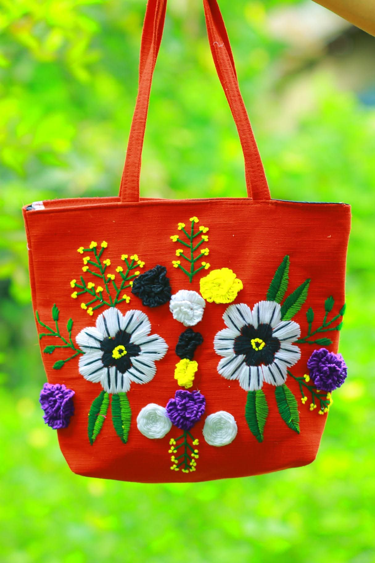 কলেজ ফ্যাশন: হ্যান্ড এমব্রয়ডারি জুট কলেজ ব্যাগ । Ladies Hand Embroidered Jute Tote Bag