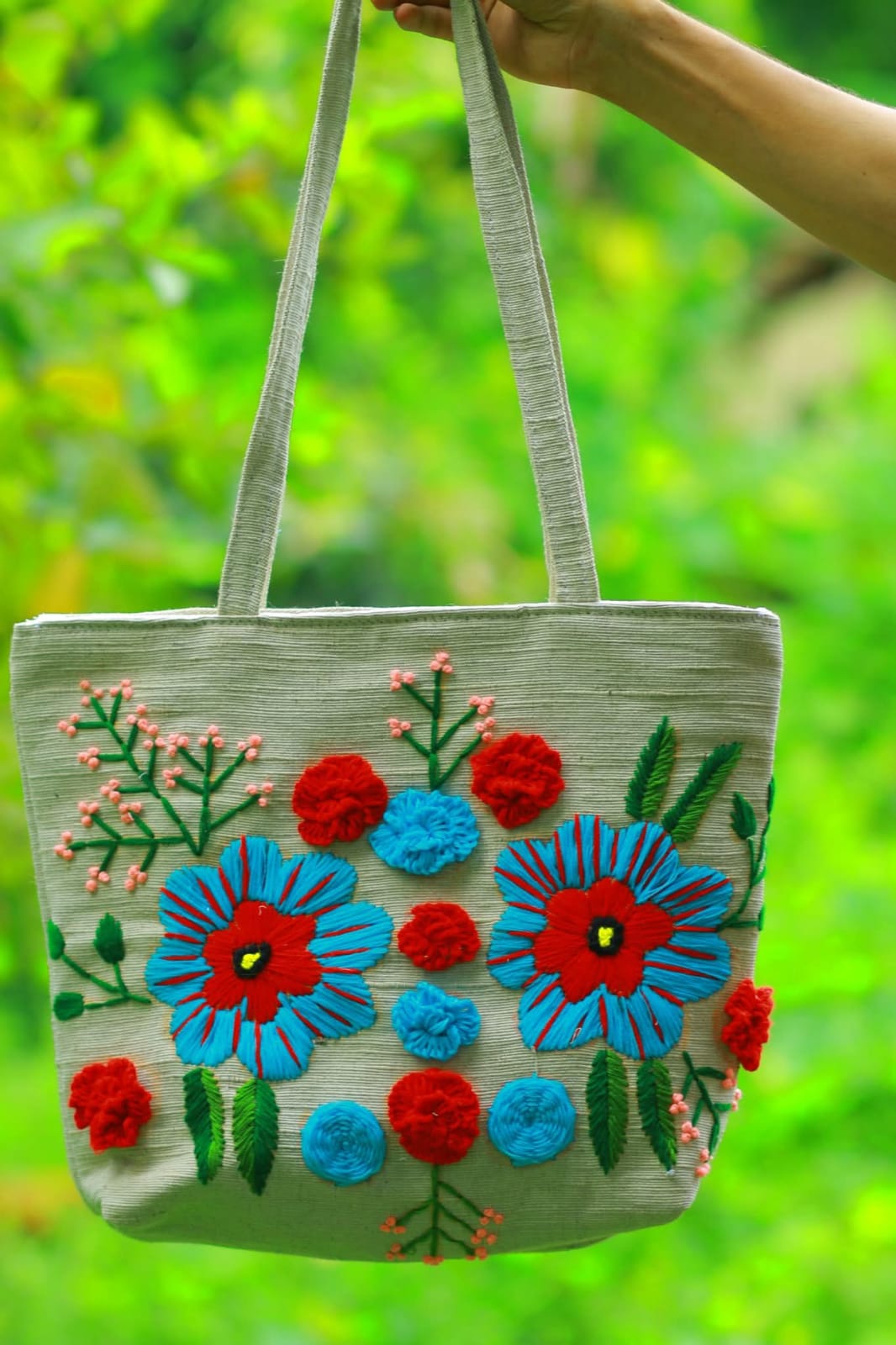 কলেজ ফ্যাশন: হ্যান্ড এমব্রয়ডারি জুট কলেজ ব্যাগ । Ladies Hand Embroidered Jute Tote Bag - Image 6