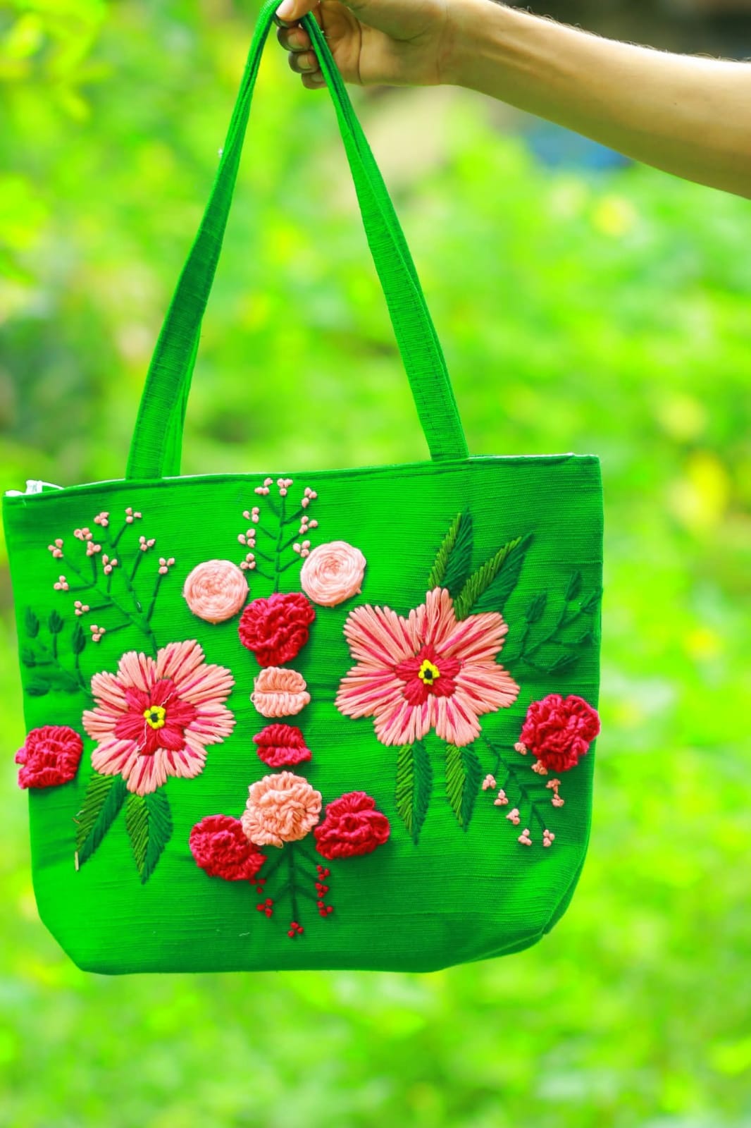 কলেজ ফ্যাশন: হ্যান্ড এমব্রয়ডারি জুট কলেজ ব্যাগ । Ladies Hand Embroidered Jute Tote Bag - Image 2