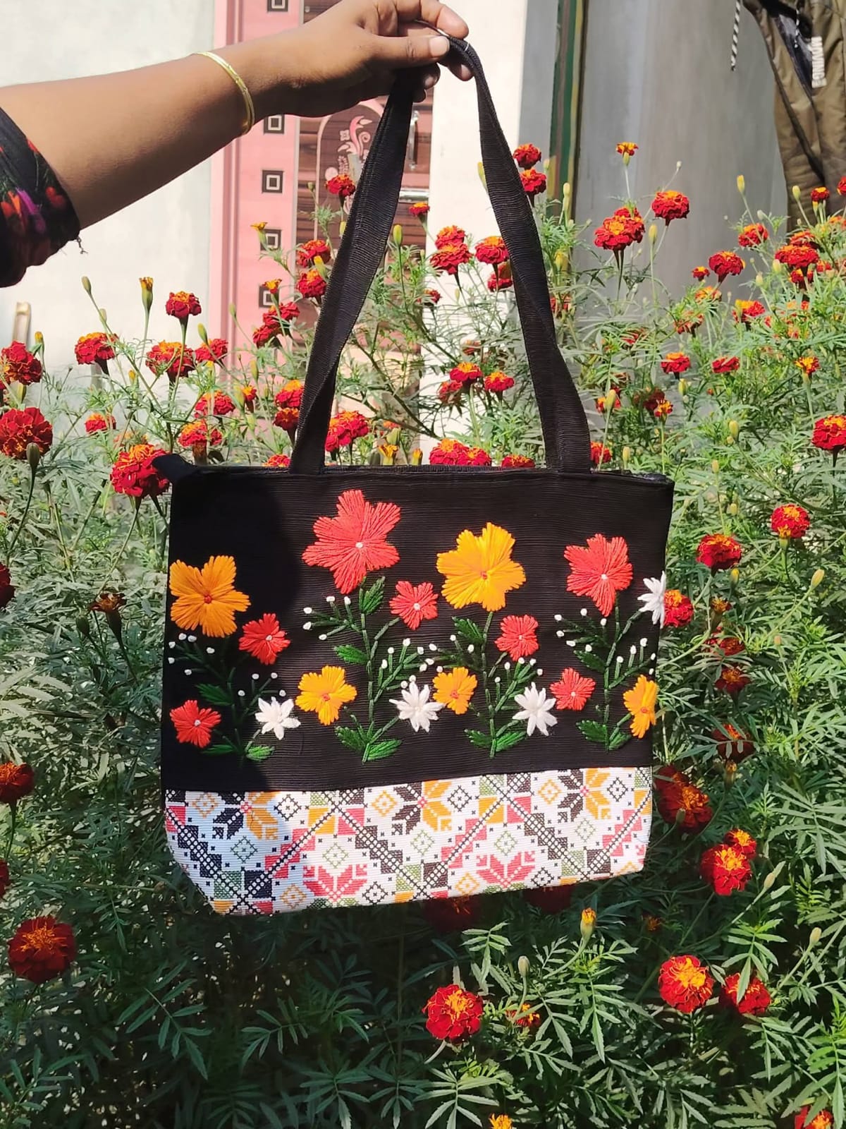 কলেজ ফ্যাশন: হ্যান্ড এমব্রয়ডারি জুট কলেজ ব্যাগ । Ladies Hand Embroidered Jute Tote Bag