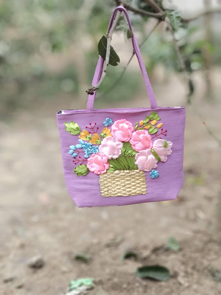 "হাতের কাজের রঙিন ভ্যানিটি ব্যাগ – আপনার নিত্যদিনের স্টাইলিশ - Image 3