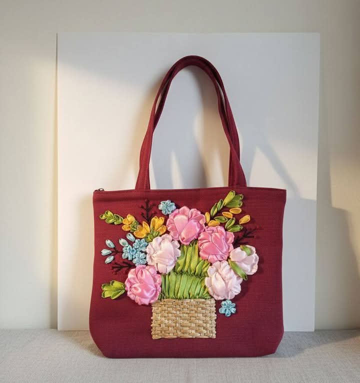 "হাতের কাজের রঙিন ভ্যানিটি ব্যাগ – আপনার নিত্যদিনের স্টাইলিশ - Image 2