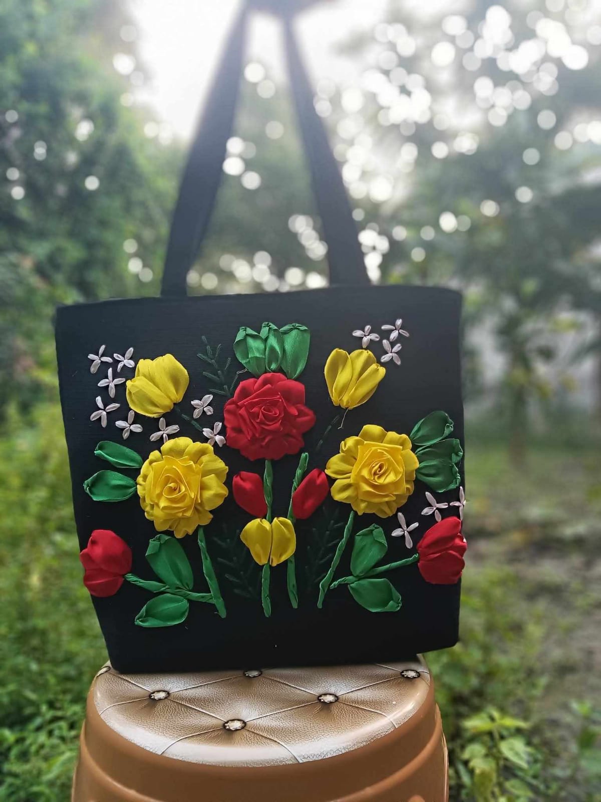 "হাতের কাজের রঙিন ভ্যানিটি ব্যাগ – আপনার নিত্যদিনের স্টাইলিশ - Image 5